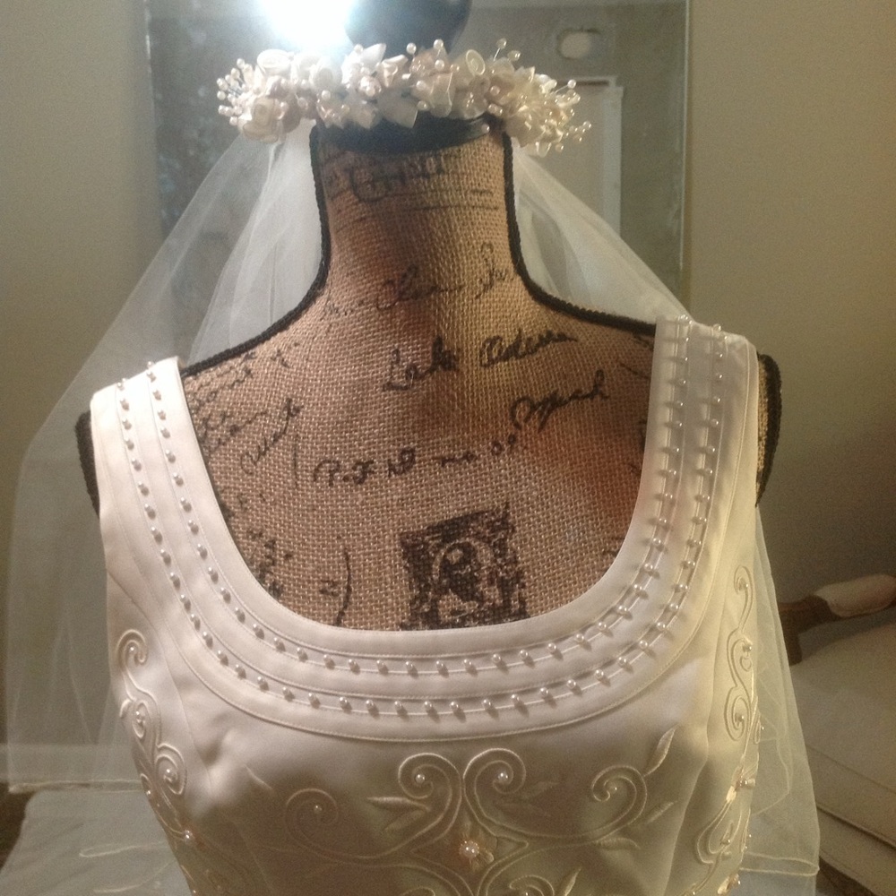 Elegant wedding dress